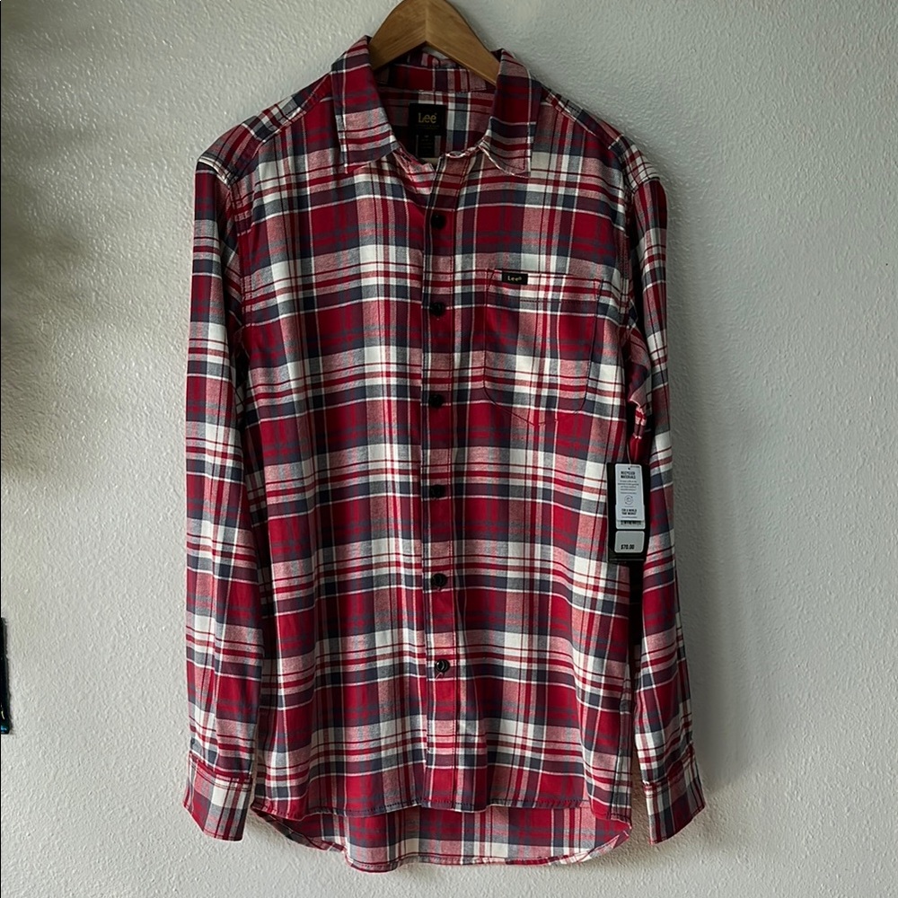 Lee Classic Fit Red Flannel Long Sleeve Button Down Shirt M NWT